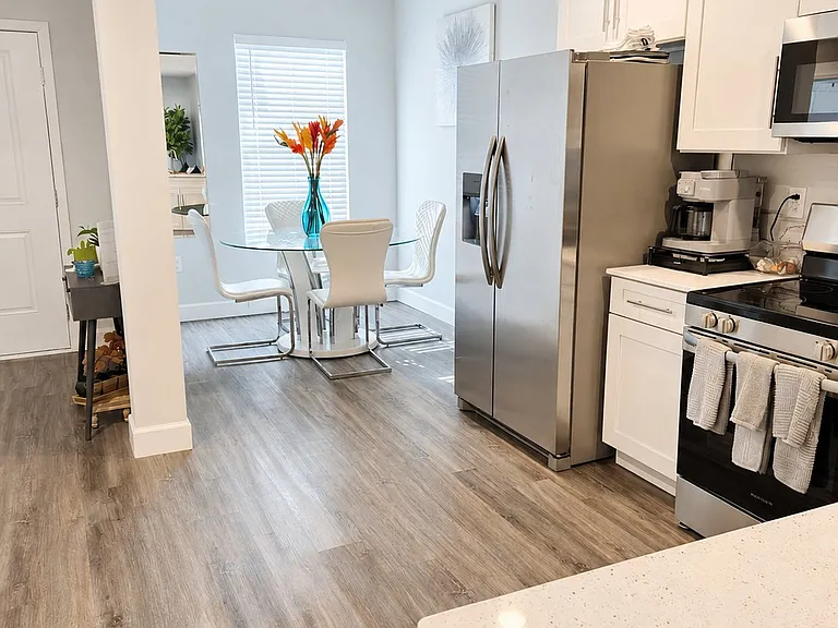 2233 Fraser St — Photo 13