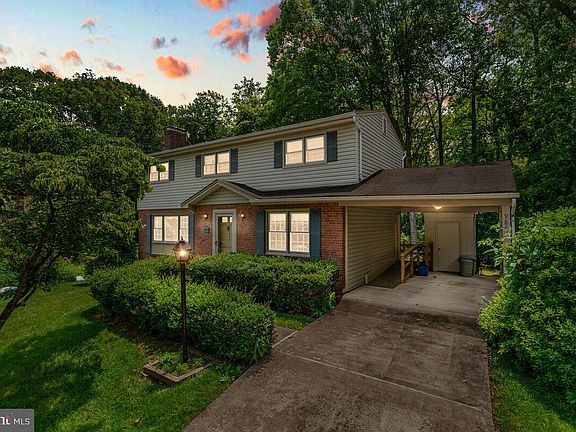 2nd image of 9817 McLearen Ct