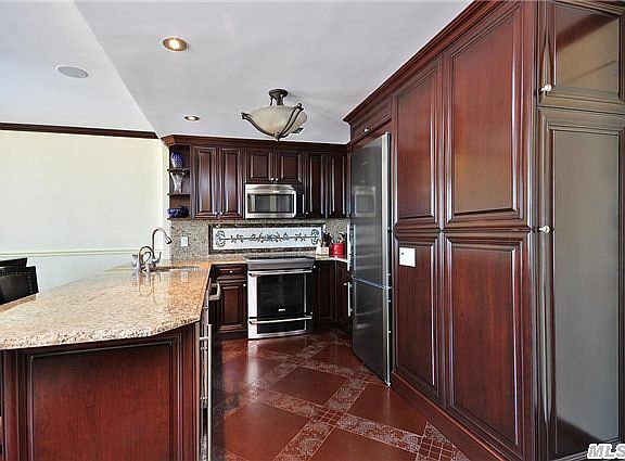 4th image of 100 W Broadway APT 6CC