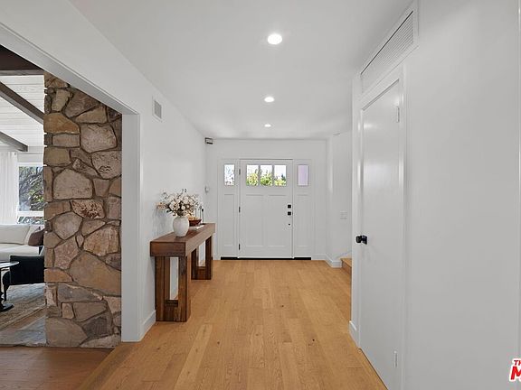 5th image of 411 Meadowview Dr