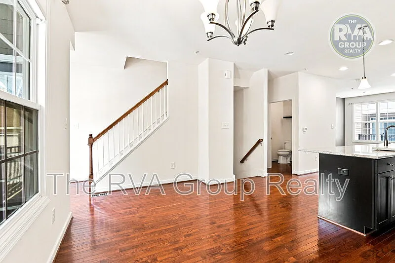 2 bed, 2.5 bath, 2002 sqft, $2,895 — Photo 2
