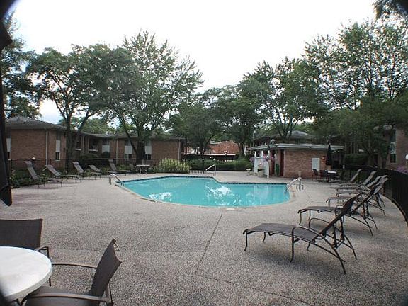 3rd image of 1233 Island Dr APT 103