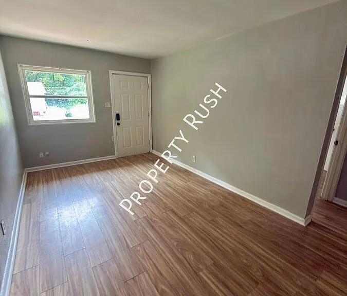 708 W 47th St #B — Photo 5