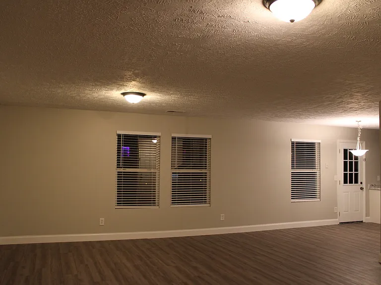 2722 Sutherland Dr — Photo 5