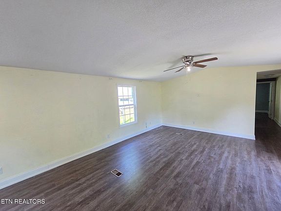 5th image of 221 Elm Grove St