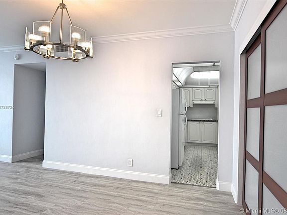 3rd image of 3901 S Ocean Dr APT 4D