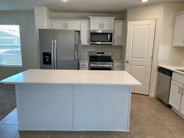 2267 Sanders Ct — Photo 4