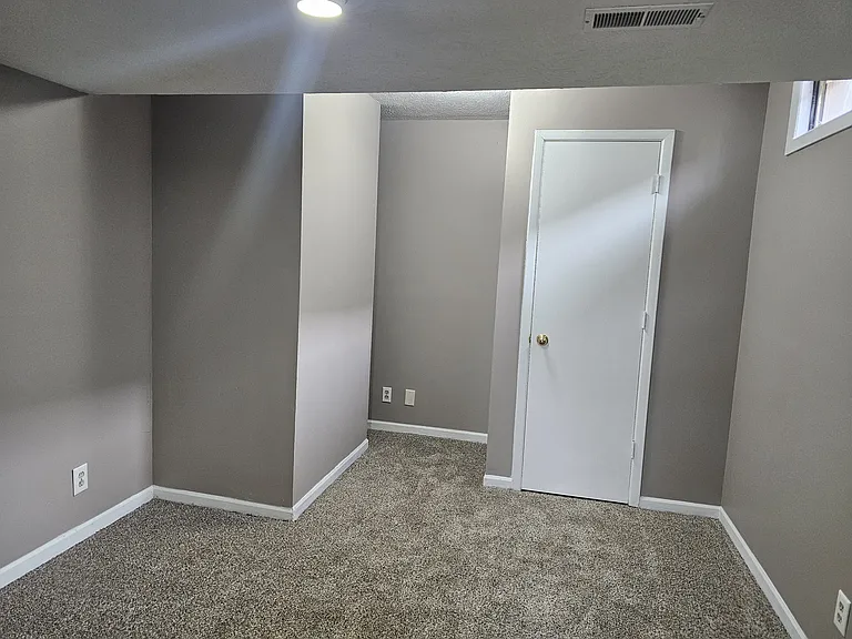 15057 Emmet St — Photo 35