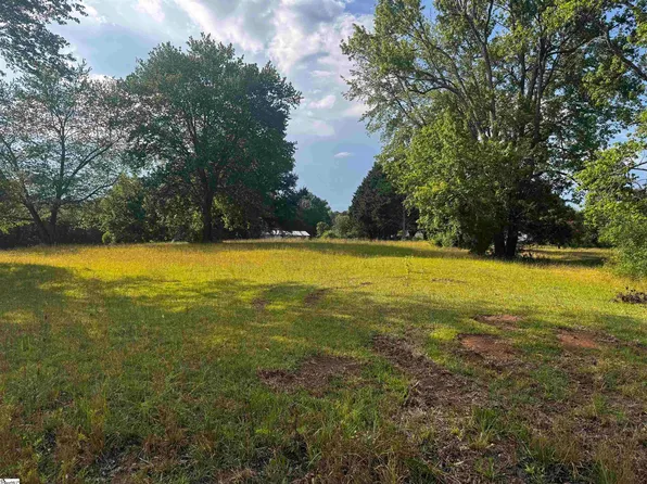 10 Speer Ln #B, Travelers Rest, SC 29690