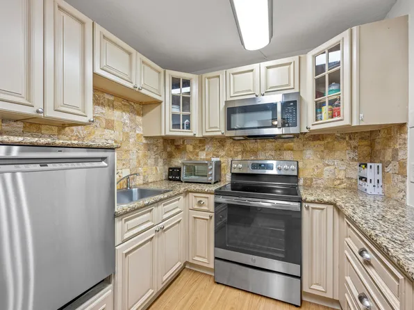 117 Lake Pine Circle #C-1, Greenacres, FL 33463