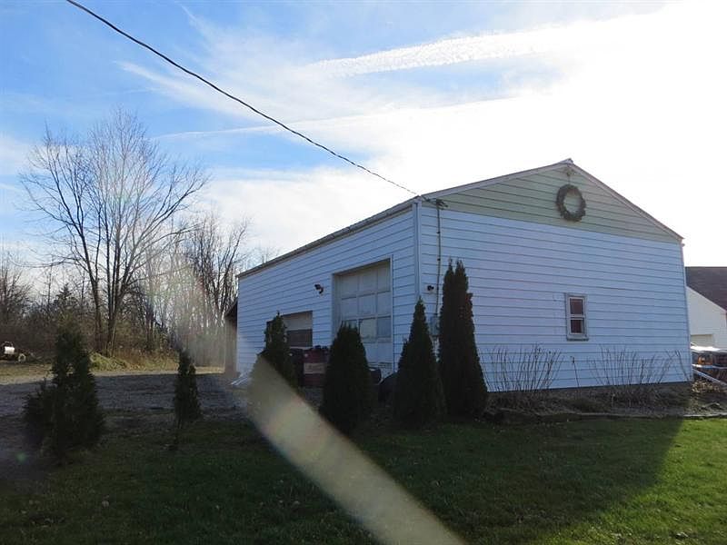 2nd image of 21598 Syler Rd