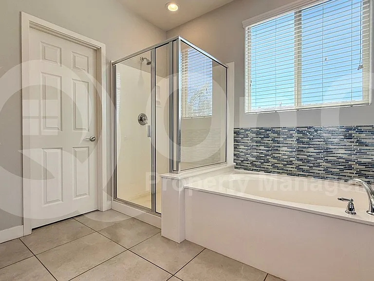 3713 E Robert St — Photo 15