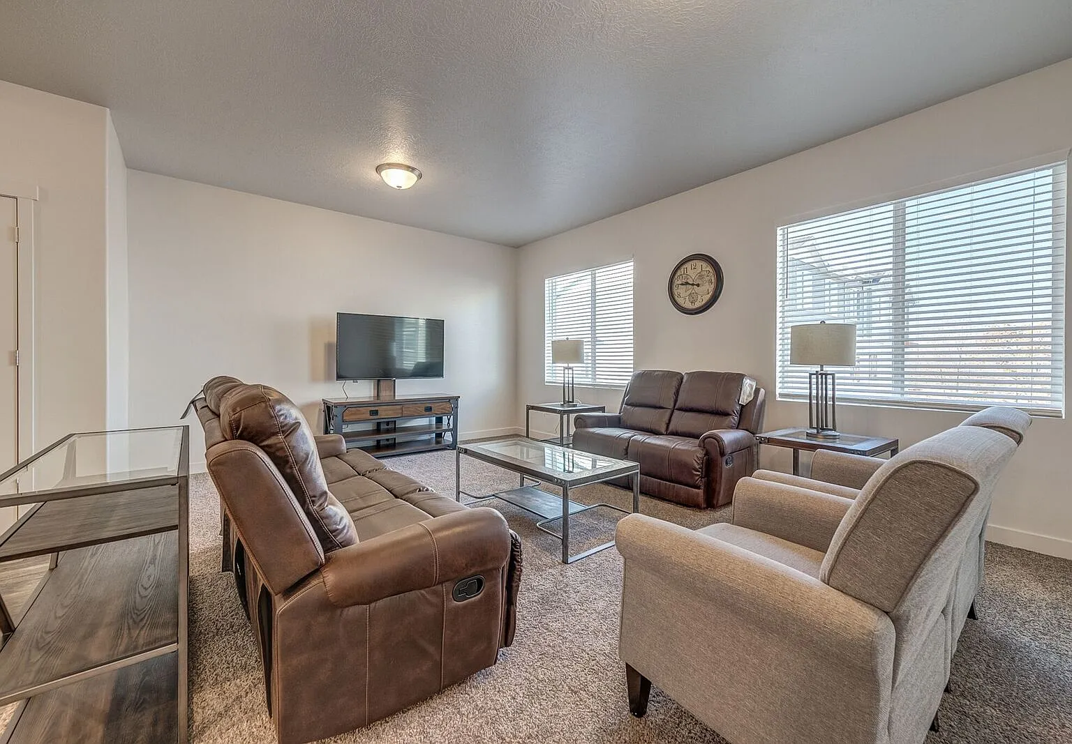 4 bed, 1903 sqft, $735 — Photo 3