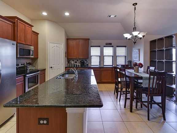4th image of 4609 Oakview Dr