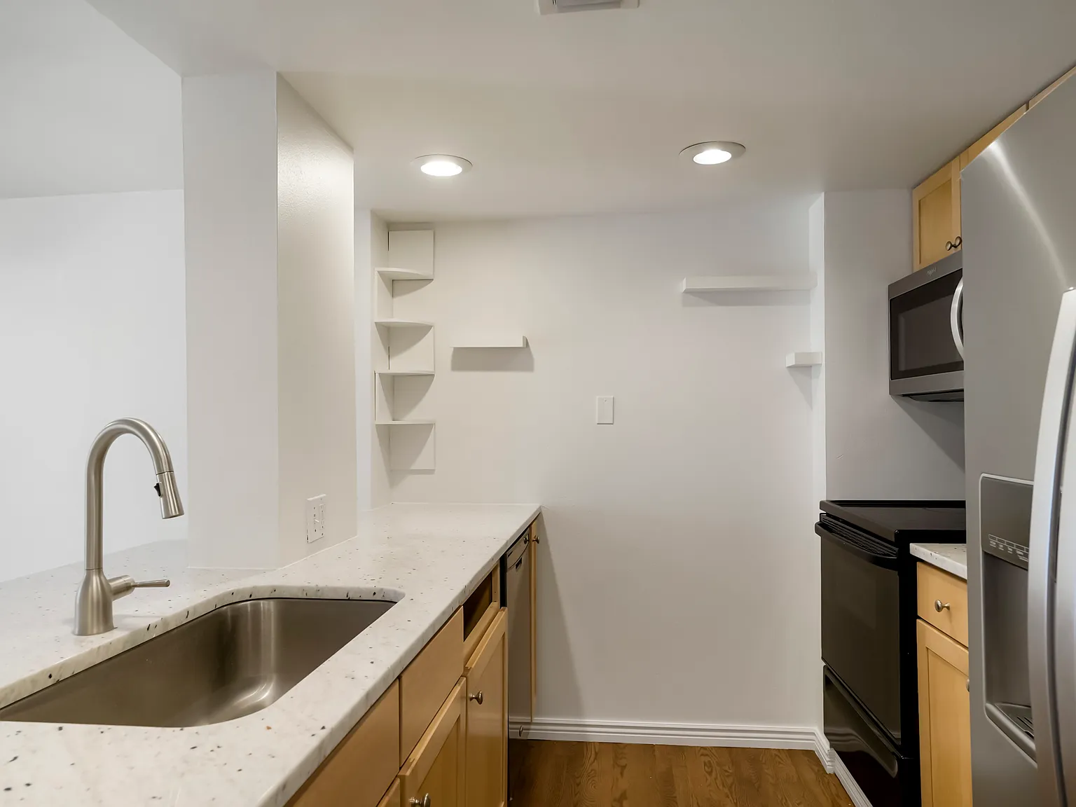 2 bed, 987 sqft, $2,600 — Photo 3