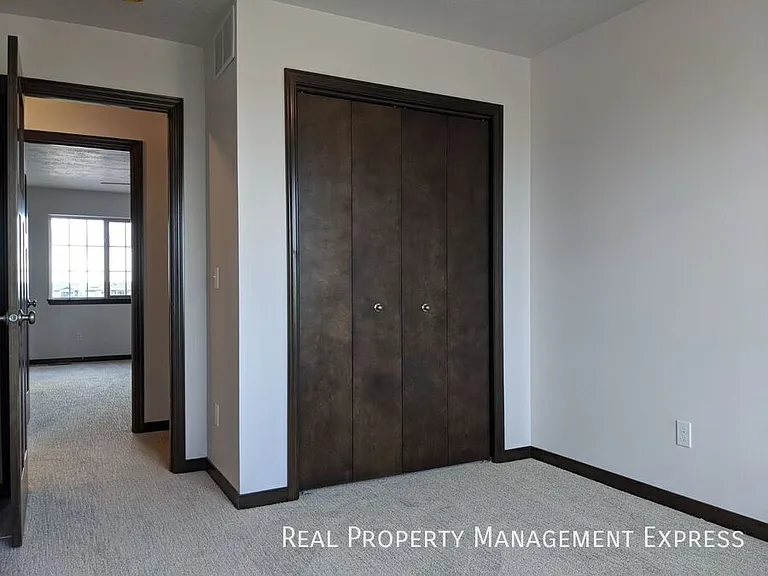 2206 S Ronsiek Ave — Photo 15