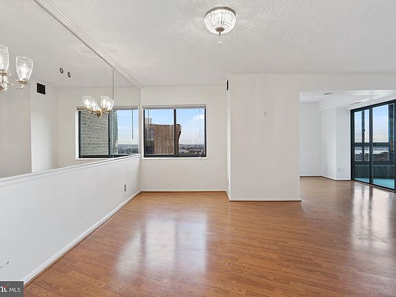 5th image of 1600 N Oak St APT 1712