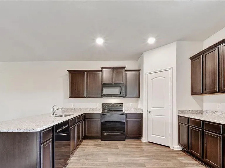 317 Hyacinth Way — Photo 11
