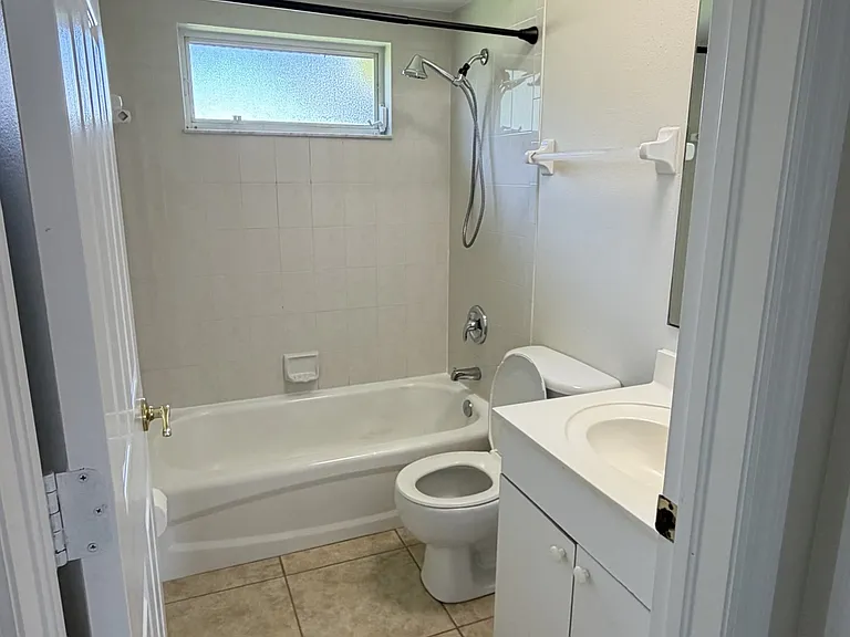 414 SE 13th St — Photo 16
