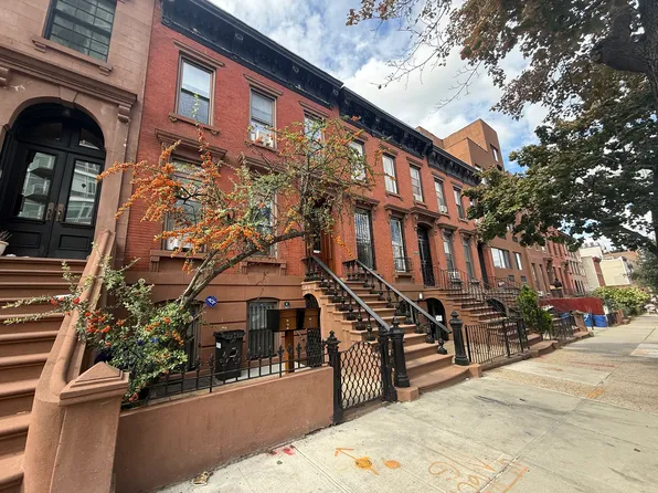160 Washington Ave #1, Brooklyn, NY 11205