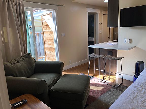 5th image of 162 Cerrito Ave #B
