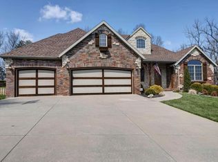 5762 S Brightwater Trl, Springfield, MO 65810