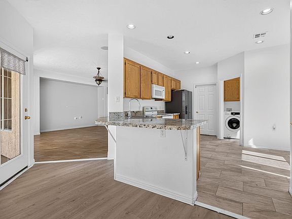 5th image of 1448 W Summer Poppy Dr
