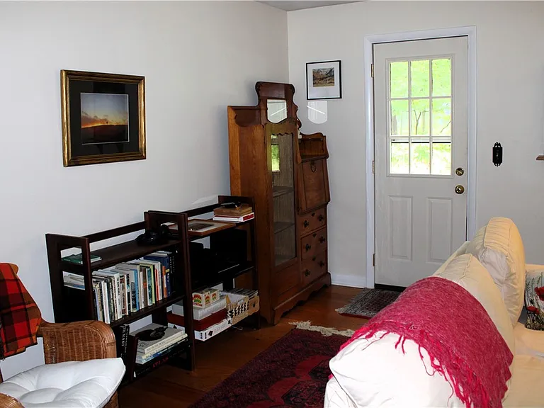 503 E Franklin St — Photo 7