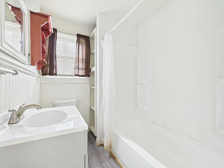 138 Watson St — Photo 17