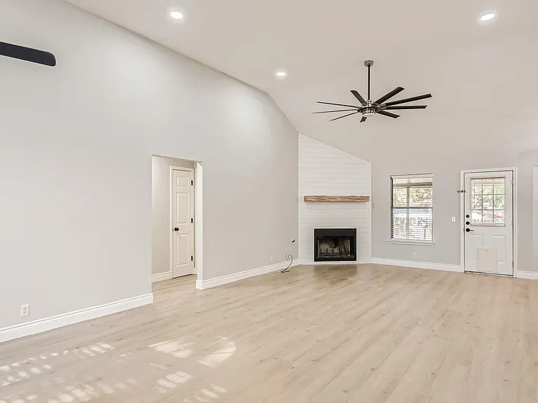 201 Orchard Way — Photo 4