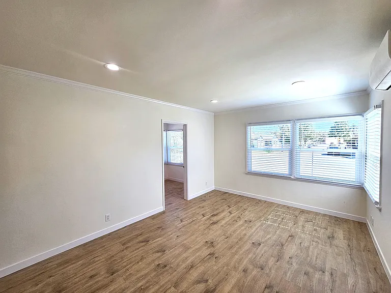 1401 W Victory Blvd #1401 — Photo 3
