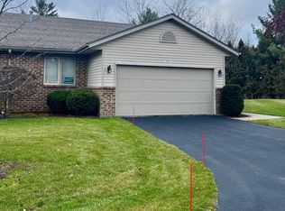 1017 Country Gdn NW, Grand Rapids, MI 49534