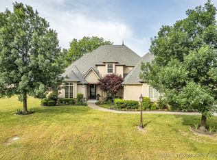 6914 N Garden Stone Ln, Owasso, OK 74055