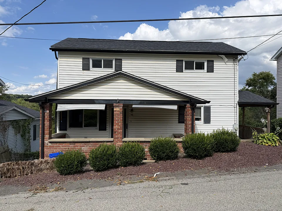48 Henderson Dr