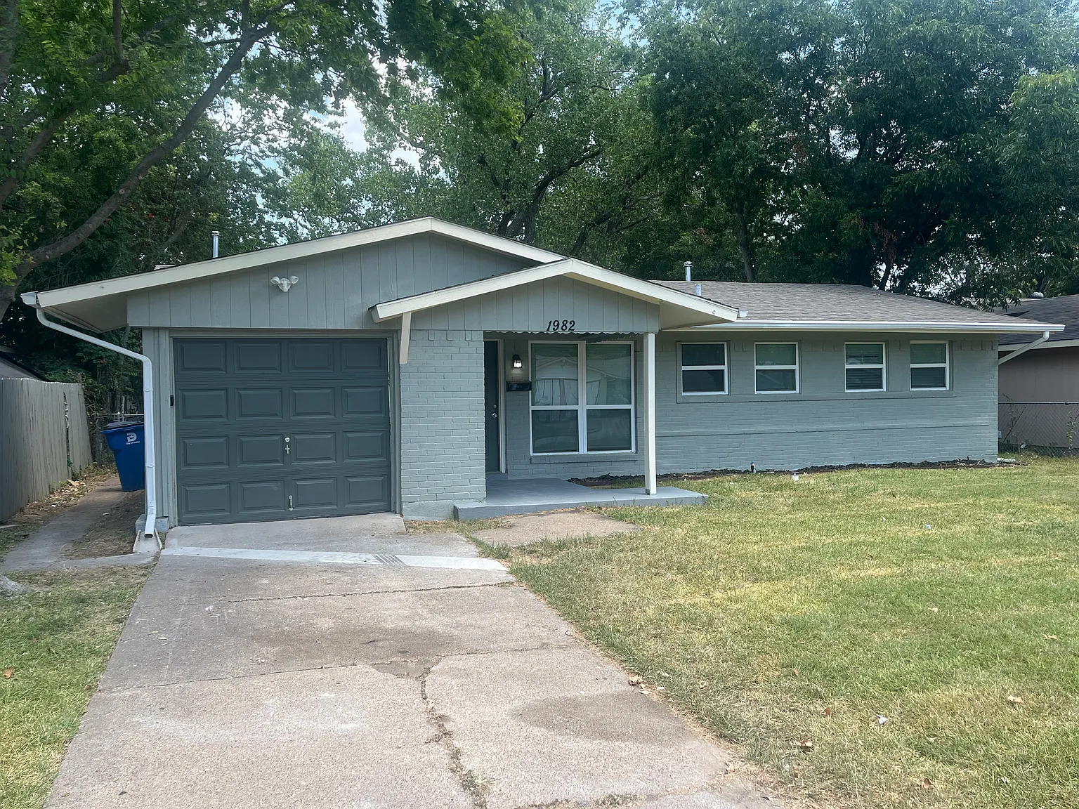 3 bed, 1032 sqft, $1,750 — Photo 2