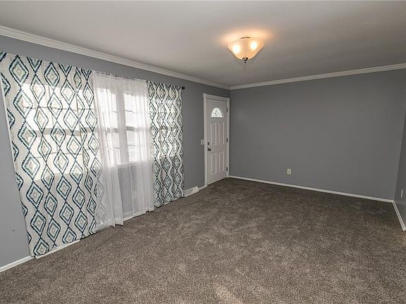 4th image of 4128 Meadow Ln