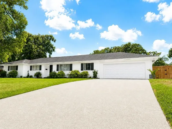 1295 Sandwood Ln, Beaumont, TX 77706