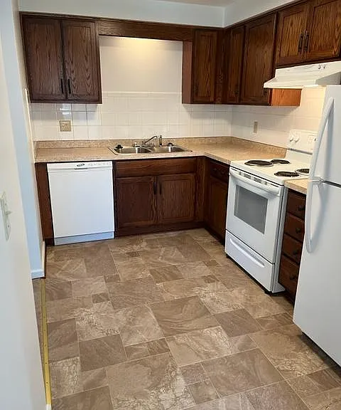 Meadowlawn Apartments — Photo 5