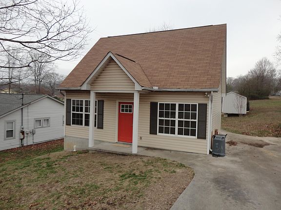 2nd image of 435 NW Black Oak Dr