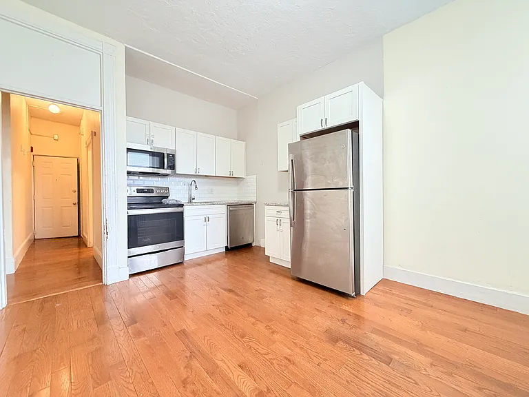 1 Linden St #B — Photo 3
