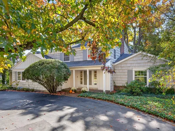 22850 Canterbury Ln, Shaker Heights, OH 44122