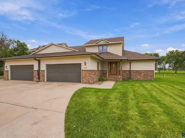 914 S Jayme Cir, Sioux Falls, SD 57106