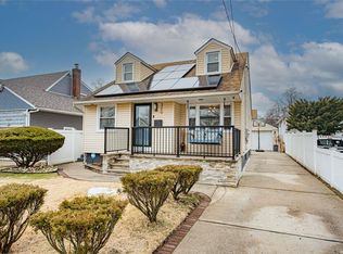 320 Greengrove Ave, Uniondale, NY 11553