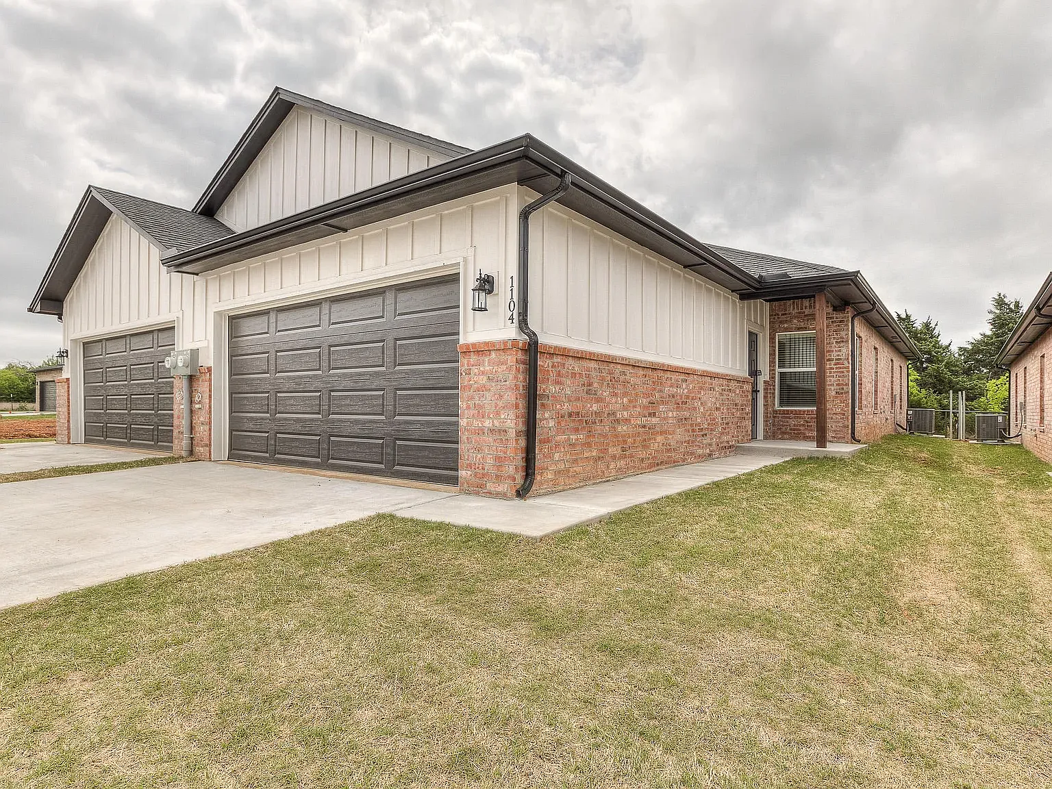 3 bed, 1.5 bath, 1188 sqft, $1,700 — Photo 2