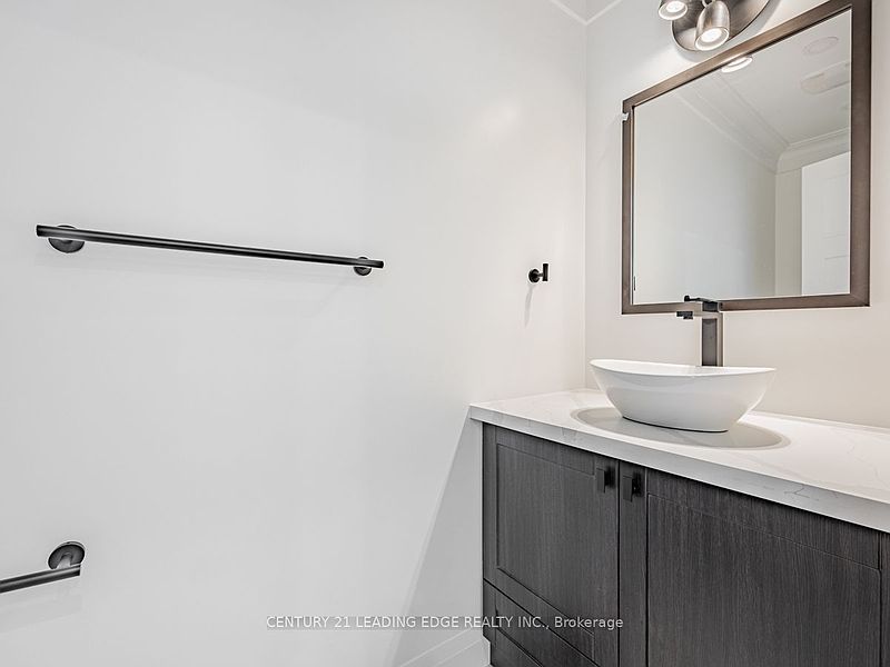 Toronto House for rent - 5 Bedrooms — photo 12