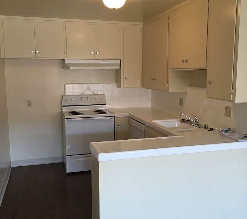 1st image of 302 W Queen St APT 14