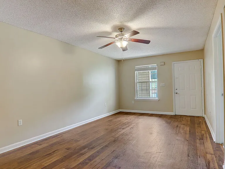 The Grove Apartments — Photo 13