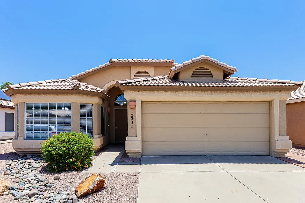 3 bed, 2.0 bath, 1552 sqft, $2,280 — Photo 1