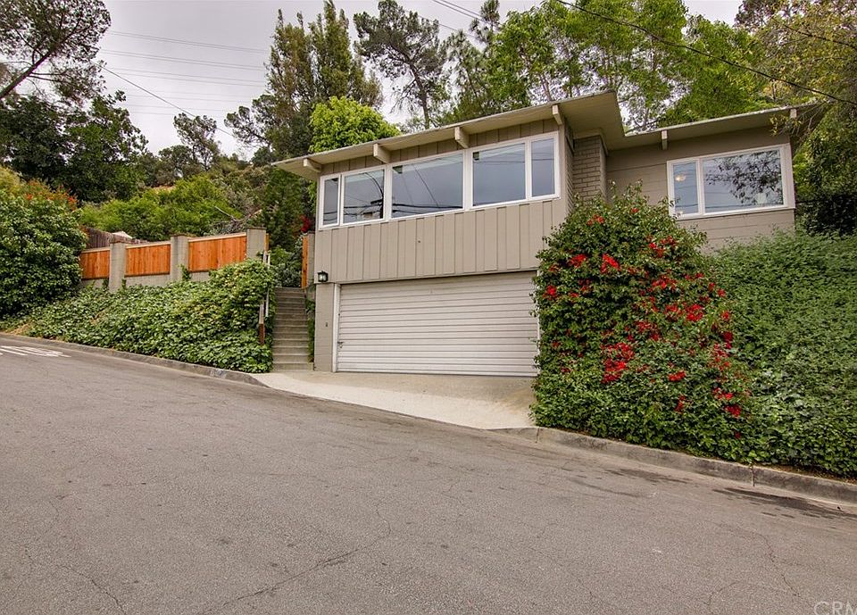 1st image of 830 Mira Valle St
