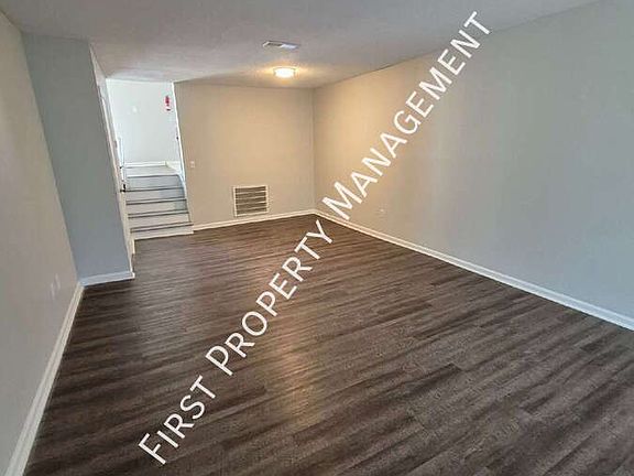 3rd image of 1402 Stratman Cir #B